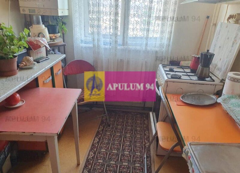 Apartament cu 3 camere de vanzare in Campina