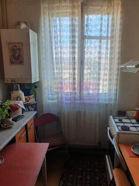 Apartament cu 3 camere de vanzare in Campina