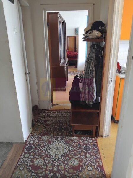 Apartament cu 3 camere de vanzare in Campina